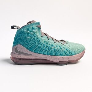 Nike LeBron XVII GS Size 6Y RARE Light Aqua/Particle Grey  Basketball NIB/NWT